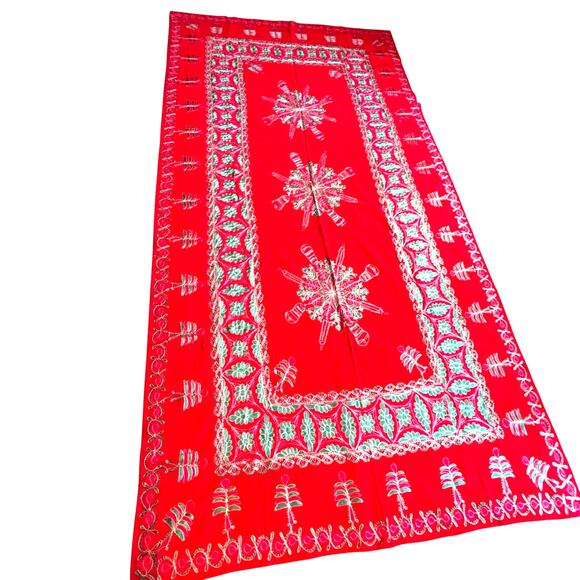 Vintage 1980's Christmas buffet tablecloth red with green & gold embroidery - Picture 5 of 8